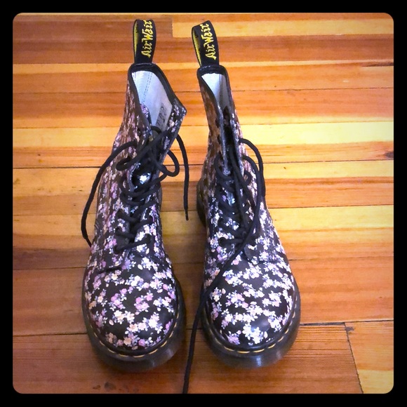 Dr. Martens Shoes - Dr. Doc martens black floral combat boots